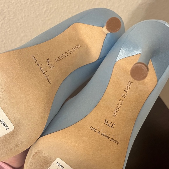 Manolo Blahnik Pumps 37.5 NWT - Picture 7 of 10